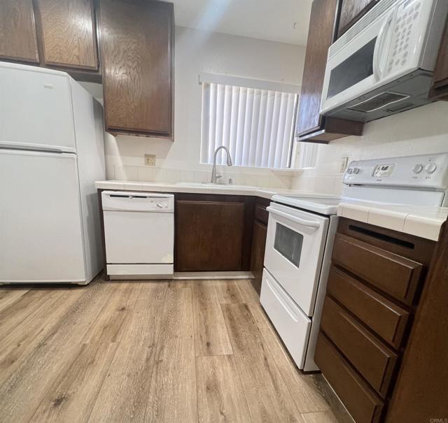 Detail Gallery Image 7 of 18 For 3230 Caminito Eastbluff Unit #70,  San Diego,  CA 92037 - 2 Beds | 2 Baths