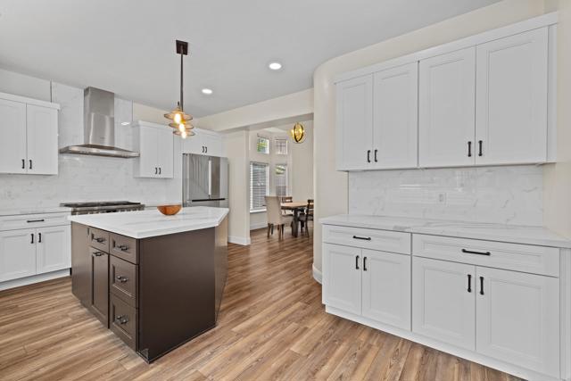 Detail Gallery Image 13 of 54 For 7004 Vista Olas, Carlsbad,  CA 92009 - 5 Beds | 3 Baths