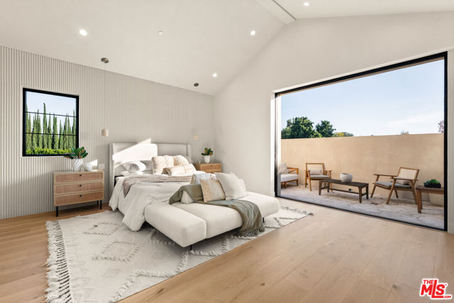 11746 La Maida Street, Valley Village CA: https://media.crmls.org/mediaz/efd87563-86e5-4790-a94e-ee820350b899.jpg