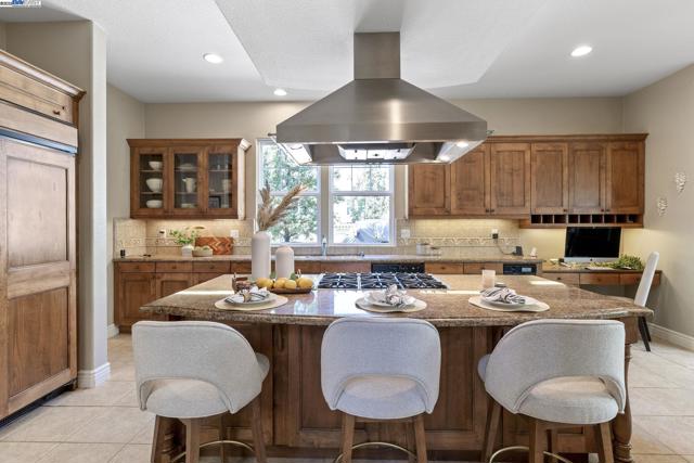 3168 Bay Meadows Ct, Livermore CA: https://media.crmls.org/mediaz/efd8b2a8-6c64-4c68-bb3a-efb1d518ea15.jpg