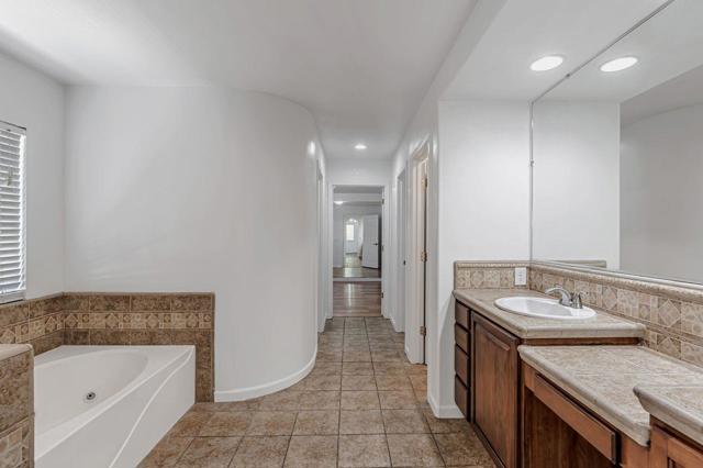 1619 Tumbleweed Way, Los Banos CA: https://media.crmls.org/mediaz/efd8c362-f667-4aff-892f-343ef85d17bd.jpg
