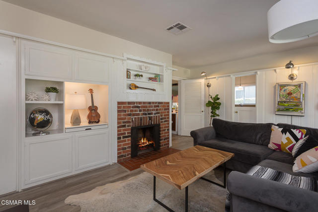 5715 Vista Del Monte Avenue, Sherman Oaks CA: https://media.crmls.org/mediaz/efd9156b-fd6e-4c49-8fbd-06256e7d3281.jpg
