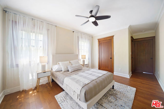 588 N Gower Street, Los Angeles CA: https://media.crmls.org/mediaz/efda4d46-1d71-4854-8f14-2df4c9c2af14.jpg