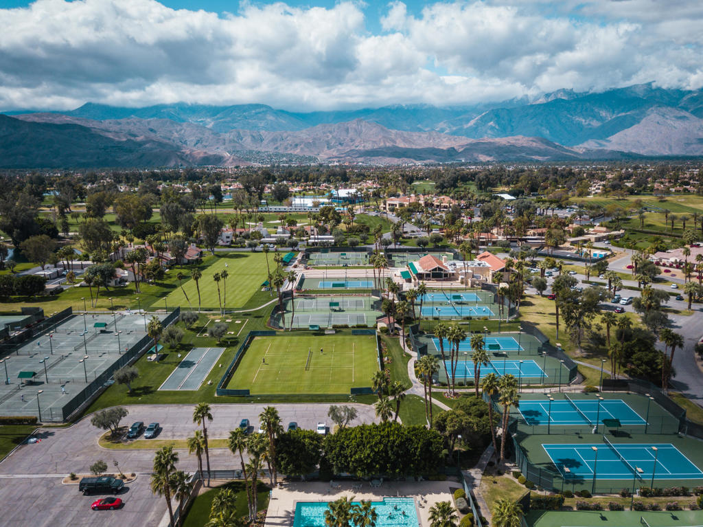 https://media.crmls.org/mediaz/efdb604f-3db9-4cea-a911-1d699d78a68c.jpg?preset=X-Large