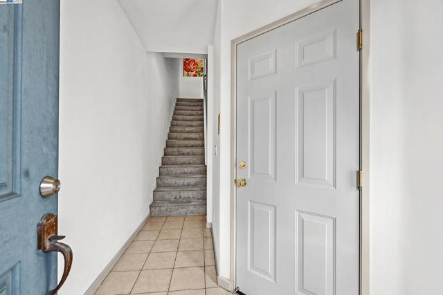 710 City Walk Pl, Hayward CA: https://media.crmls.org/mediaz/efdbbccb-5b2a-42fe-8c8c-bdba9876d3dc.jpg