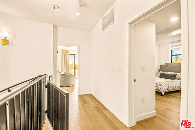 535 N Formosa Avenue, Los Angeles CA: https://media.crmls.org/mediaz/efdc1d97-fd16-494e-aad2-627e923edfbf.jpg