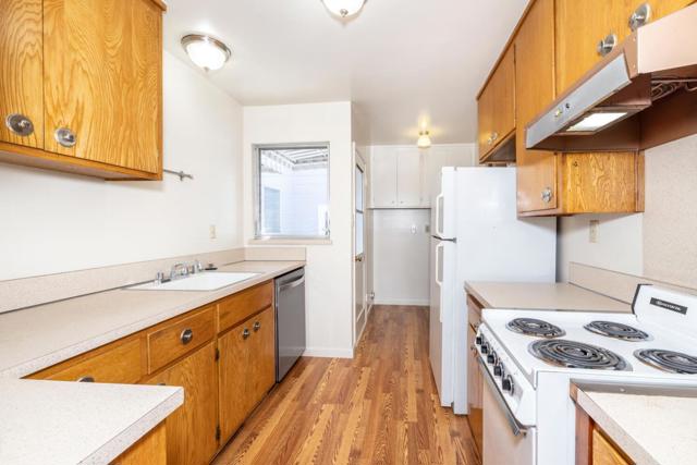 1648 Oak Avenue, Redwood City CA: https://media.crmls.org/mediaz/efdc50d6-b98b-4a27-bce9-9419109bd406.jpg