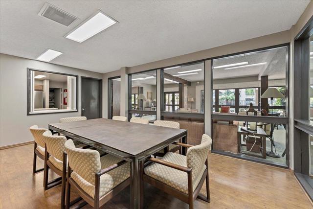 2140 Santa Cruz Avenue, Menlo Park CA: https://media.crmls.org/mediaz/efdc78e7-f634-4262-8dc0-94380a739d1a.jpg