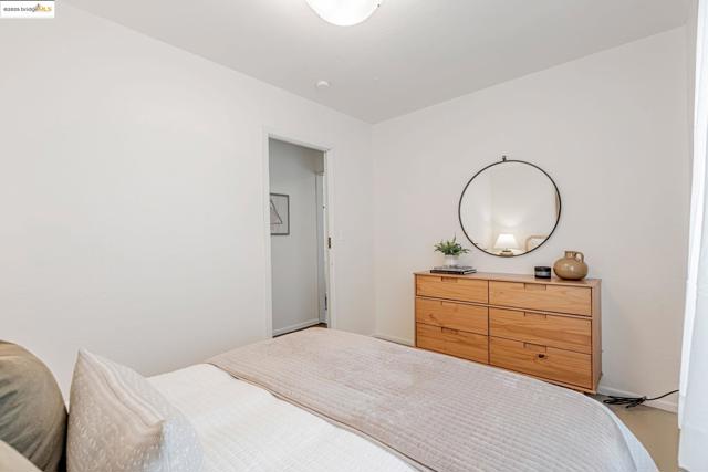 4801 Fairfax Ave, Oakland CA: https://media.crmls.org/mediaz/efdcbec3-ddf4-4423-8f76-9967002c5360.jpg
