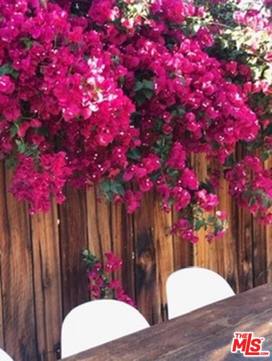 https://media.crmls.org/mediaz/efdce9ba-e06c-4127-a3f1-c3d1f2e50d08.jpg?preset=X-Large