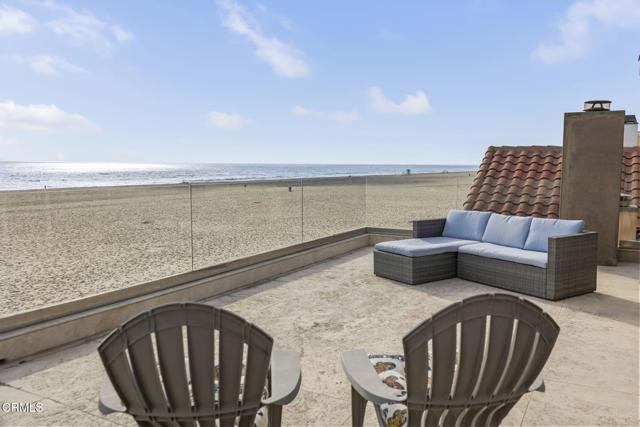 3629 Ocean Drive, Oxnard CA: https://media.crmls.org/mediaz/efdd2549-a588-4d16-8dae-36a310d8a045.jpg