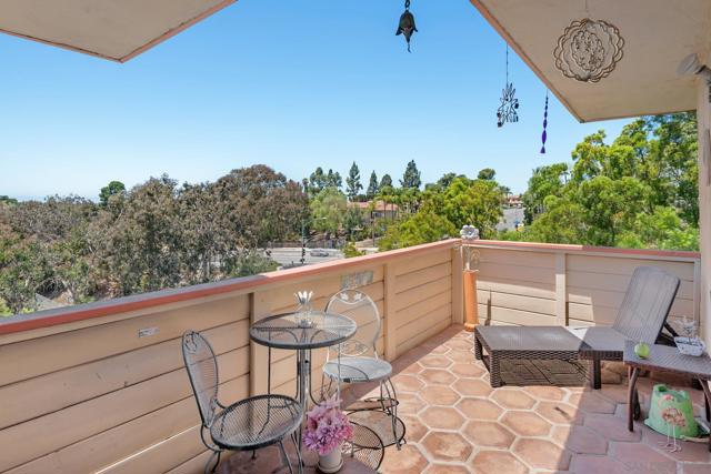 6816 Hyde Park Dr, San Diego CA: https://media.crmls.org/mediaz/efddadff-8900-43fb-97b5-75ffe6e90ee8.jpg