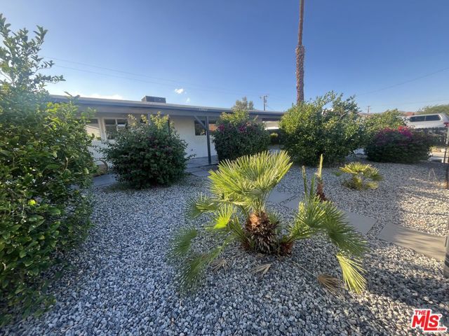 13423 Ramona Drive, Desert Hot Springs CA: https://media.crmls.org/mediaz/efddfd06-d3ca-44b3-9428-eb1b219ddd92.jpg