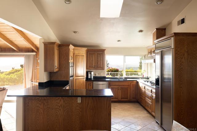 13671 Orchard Gate Rd, Poway CA: https://media.crmls.org/mediaz/efdea3a2-c418-4fc7-9d6e-51540ed5c9fc.jpg