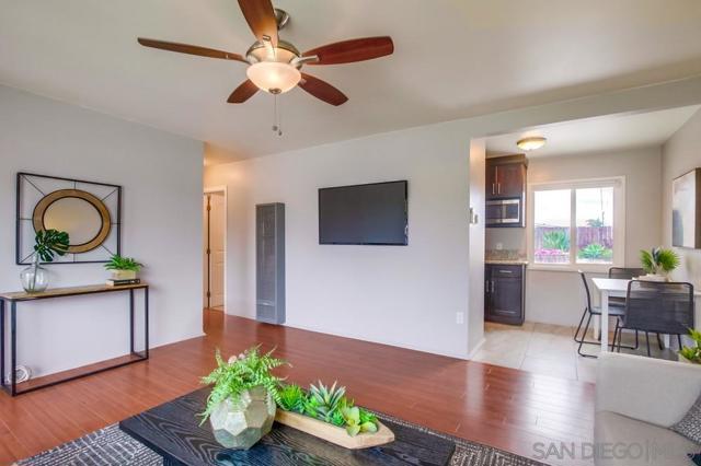 3275 Moccasin Ave, San Diego CA: https://media.crmls.org/mediaz/efdef4a5-982c-4391-832e-4296891d7527.jpg