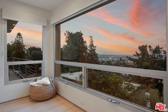2742 Creston Drive, Los Angeles CA: https://media.crmls.org/mediaz/efdf06ca-3cdc-4c95-8669-b38ad156363e.jpg