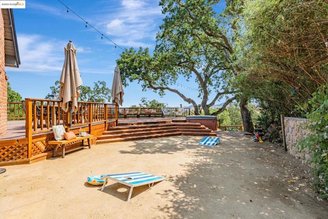 3336 Oak Ct, Lafayette CA: https://media.crmls.org/mediaz/efdf4727-5220-44b0-b050-6642cd81f1ed.jpg