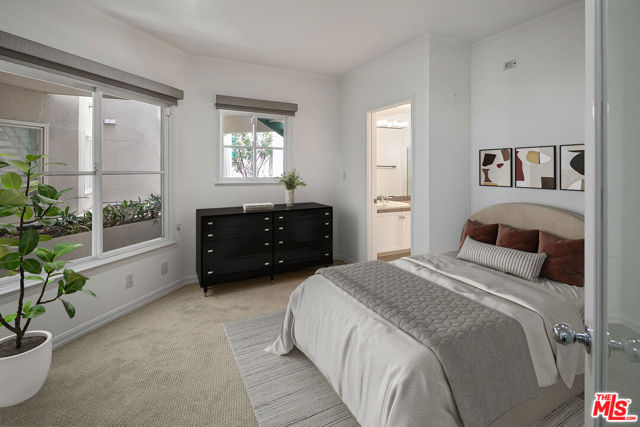 2115 3RD Street, Santa Monica CA: https://media.crmls.org/mediaz/efdf833b-2336-4d38-a5f4-167a4e85af89.jpg