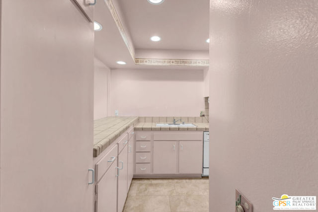 2696 S Sierra Madre, Palm Springs CA: https://media.crmls.org/mediaz/efdf9e74-8ead-4198-821f-177f63cf99e9.jpg