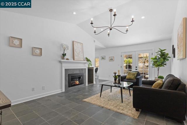 491 Camelback Rd, Pleasant Hill CA: https://media.crmls.org/mediaz/efe0360b-ab16-4545-9140-ca32e1ffc57b.jpg