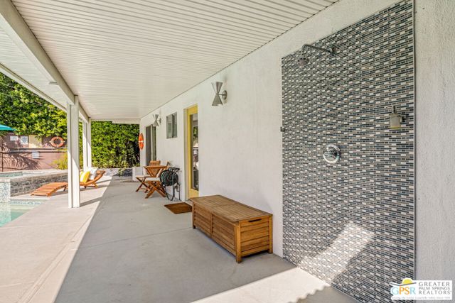 547 N Sunrise Way, Palm Springs CA: https://media.crmls.org/mediaz/efe08f73-6a1e-4419-8ad5-6f61700df31d.jpg