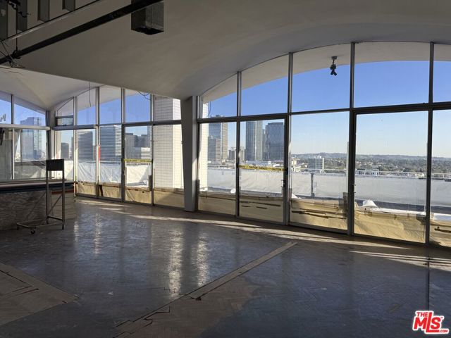 1333 S Beverly Glen Boulevard, Los Angeles CA: https://media.crmls.org/mediaz/efe121d6-b932-4b6f-b9c8-cde76cee39cc.jpg