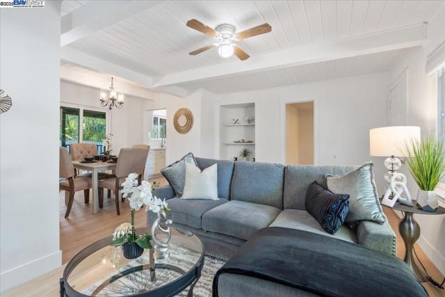 2082 Overhill Rd, Concord CA: https://media.crmls.org/mediaz/efe21093-23dc-4afc-bb8d-86269d5444bc.jpg