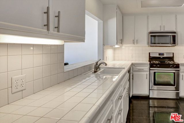 7920 Anise Avenue, Los Angeles CA: https://media.crmls.org/mediaz/efe2169a-af3a-4ca8-9956-a61c00ce59f0.jpg