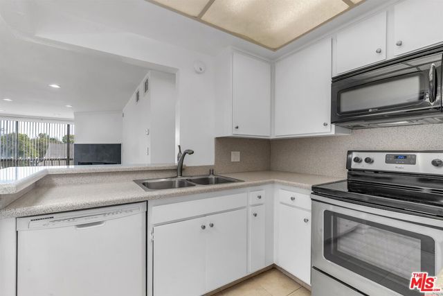 12720 Burbank Boulevard, 211 photo 7