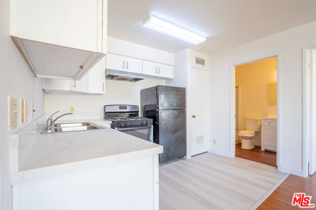 820 S St Andrews Place, Los Angeles CA: https://media.crmls.org/mediaz/efe281b8-74d9-4a14-9275-08b48fb4a1bc.jpg