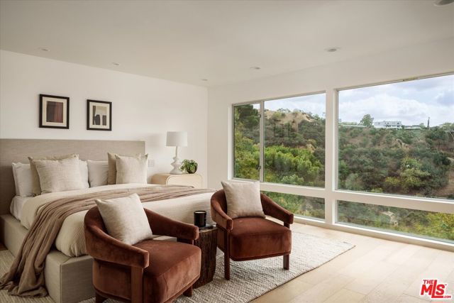 7420 Cervantes Place, Los Angeles CA: https://media.crmls.org/mediaz/efe28bba-0f1c-483b-8985-ff6eb1518957.jpg