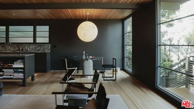 4934 La Roda Avenue, Los Angeles CA: https://media.crmls.org/mediaz/efe29999-294a-410f-baaf-bb4fd74bceae.jpg