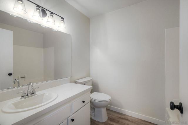 242 Eveningside Gln, Escondido CA: https://media.crmls.org/mediaz/efe2c615-c51b-4dd3-9e8e-ddf44c42b45e.jpg