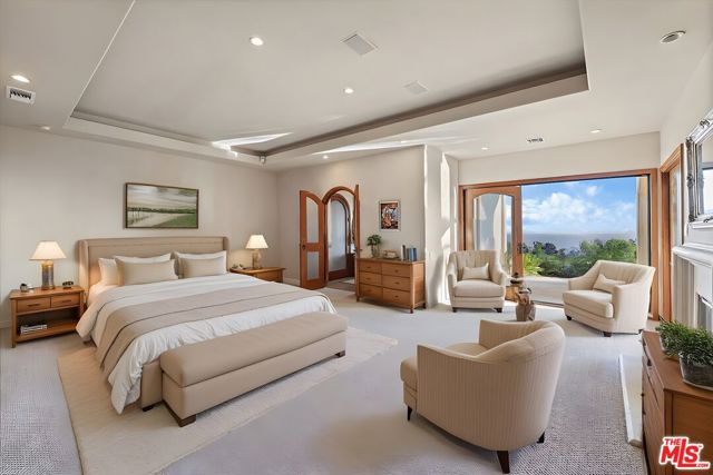 1740 Carla, Beverly Hills CA: https://media.crmls.org/mediaz/efe2c730-6010-44e4-9628-889f501325fb.jpg