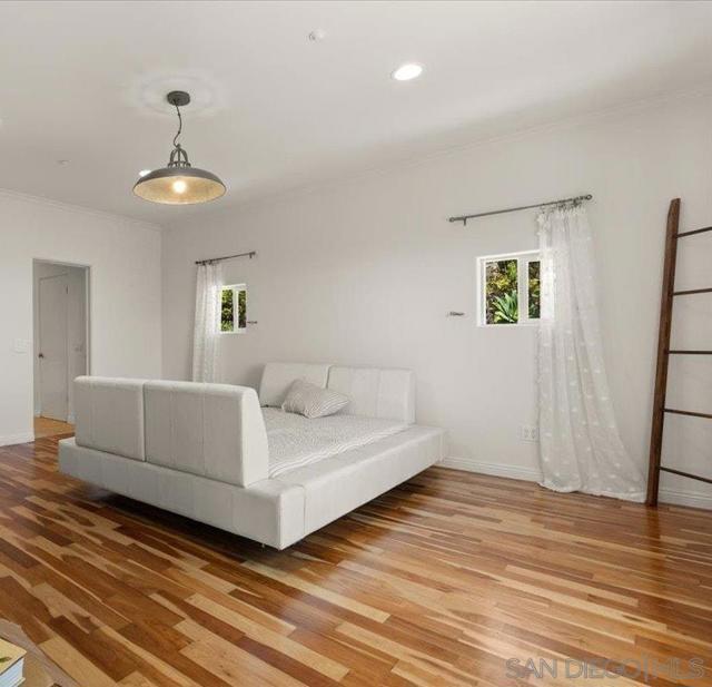 2342 CARIOCA PL., Vista CA: https://media.crmls.org/mediaz/efe2e292-8e6d-47c6-b846-a41265f76422.jpg