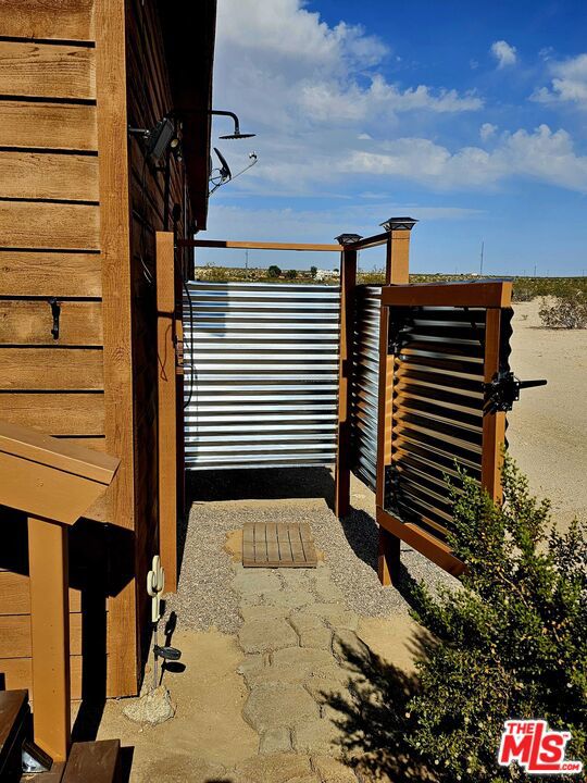 3838 Indian Cove Road,  CA: https://media.crmls.org/mediaz/efe32421-761a-4421-a9d9-279fbe9471c4.jpg