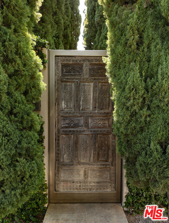 https://media.crmls.org/mediaz/efe36387-88f4-4015-9ae7-4969645389de.jpg?preset=X-Large