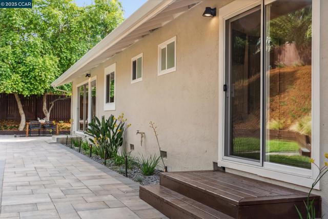 3739 Northridge Dr, Concord CA: https://media.crmls.org/mediaz/efe38909-9509-4854-8b40-68ccc8dc4416.jpg