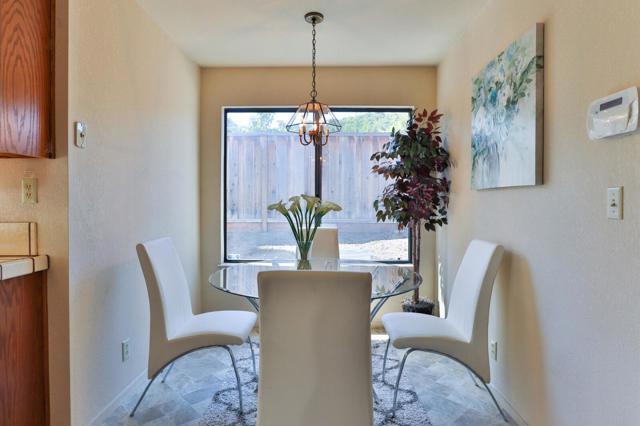 8760 Rancho Hills Drive, Gilroy CA: https://media.crmls.org/mediaz/efe391e8-2406-40a7-821c-e46a91b88181.jpg
