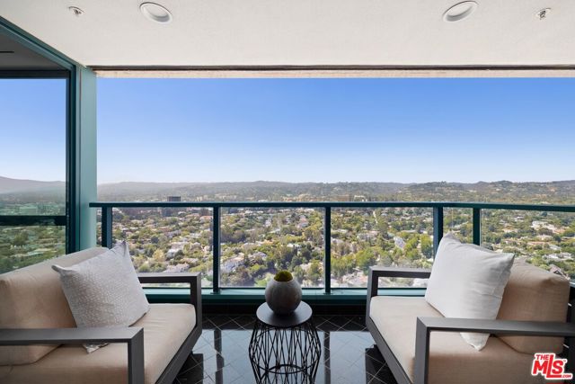 10490 Wilshire Boulevard, Los Angeles CA: https://media.crmls.org/mediaz/efe39fb2-3391-4267-9864-e54abfc95511.jpg