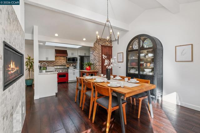 843 Luz Ct, Danville CA: https://media.crmls.org/mediaz/efe3b08c-72bd-4df6-ba80-acafa68a70fe.jpg