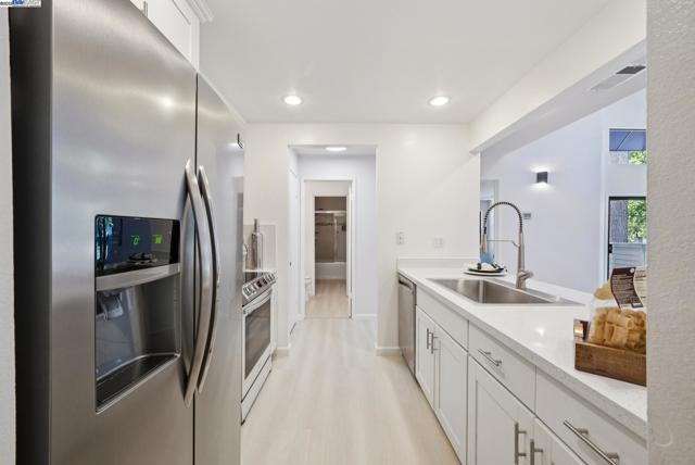 1089 Foxchase Dr, San Jose CA: https://media.crmls.org/mediaz/efe3e558-1df0-45cc-bb9b-5e7480a4389d.jpg