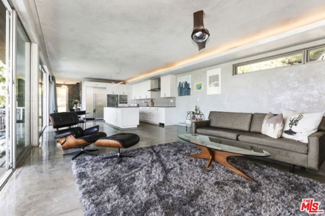 11462 LAURELCREST Road, Studio City CA: https://media.crmls.org/mediaz/efe3ec44-533e-4181-98d0-e21cd4946f60.jpg