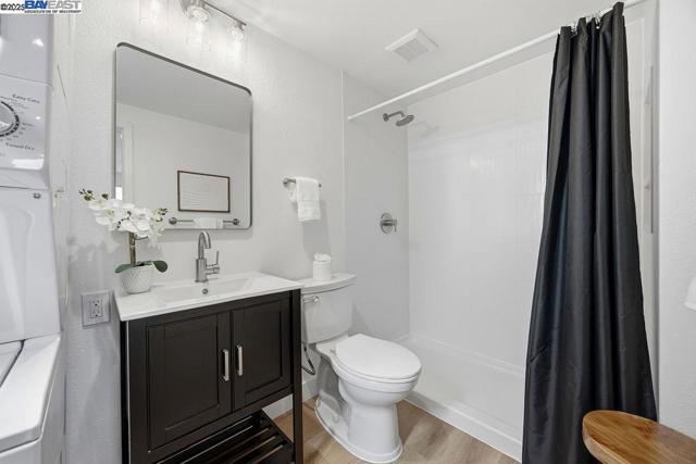 1520 4th st, Richmond CA: https://media.crmls.org/mediaz/efe460db-e68d-4d43-ae03-1f3473ab0417.jpg