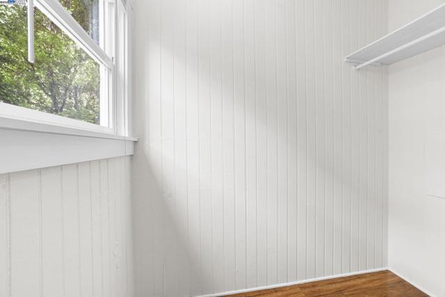 2349 Waverly St, Oakland CA: https://media.crmls.org/mediaz/efe46511-279c-4641-b5c7-2de46fd219f5.jpg
