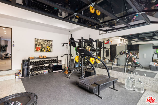 1562 Ensley Avenue, Los Angeles CA: https://media.crmls.org/mediaz/efe48525-53bf-4489-bf70-ca44fa39fff9.jpg
