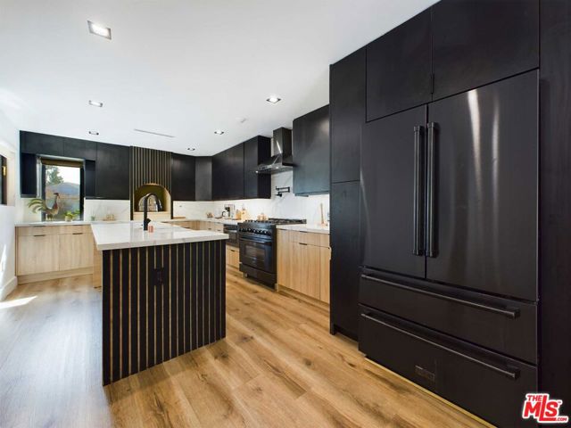 5109 Longridge Avenue, Sherman Oaks CA: https://media.crmls.org/mediaz/efe4cef4-d2a2-4acc-80aa-0bc423a5a8f4.jpg