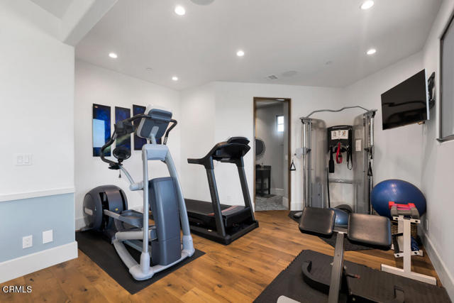 45 Valley Vista Drive, Camarillo CA: https://media.crmls.org/mediaz/efe50f92-2c45-466f-a8e8-a36f7dfa61dc.jpg