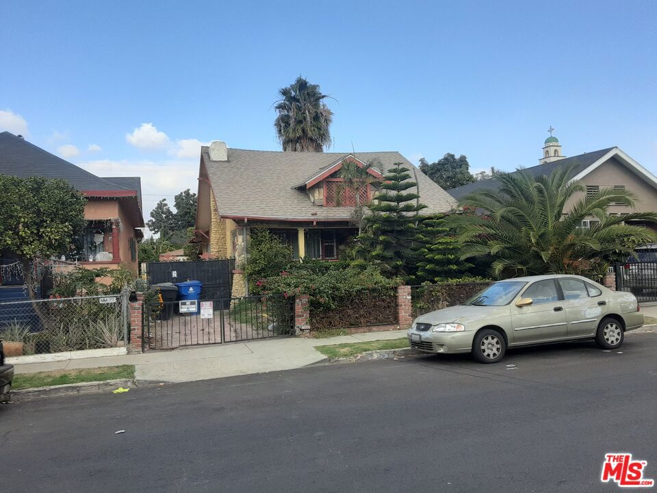 123 W 50th Street, Los Angeles, CA 90037