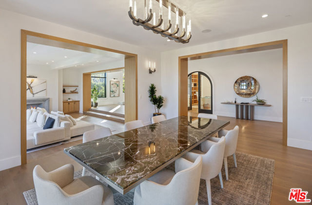 7052 Dume Drive, Malibu CA: https://media.crmls.org/mediaz/efe58aab-e120-424f-a767-20ee3bb3c00e.jpg